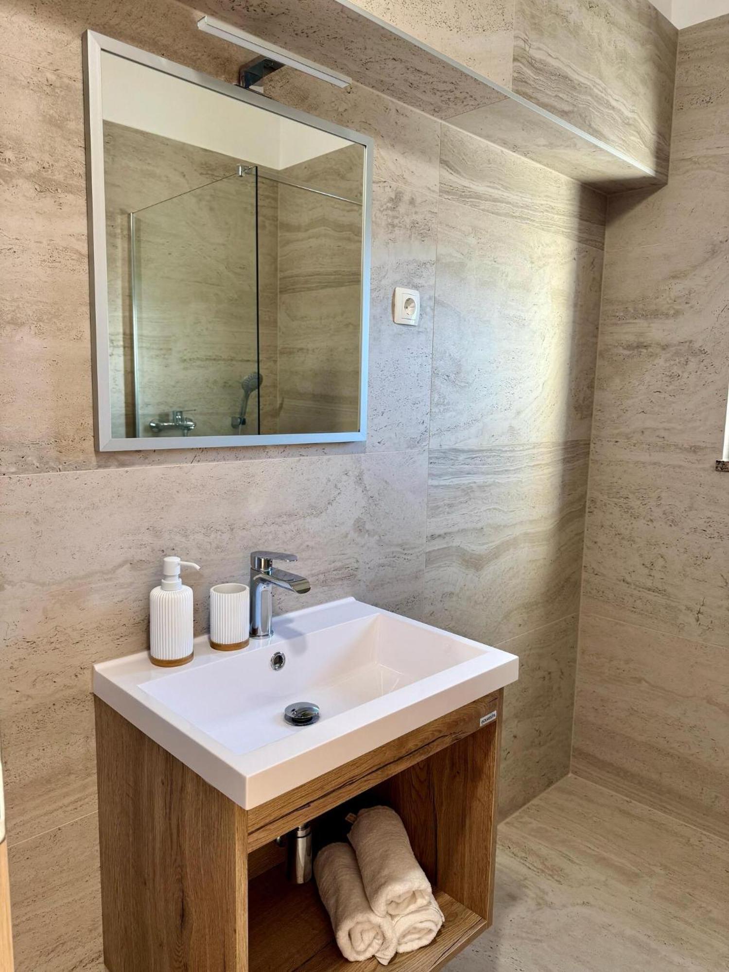 Apartments Franko Povljana Εξωτερικό φωτογραφία